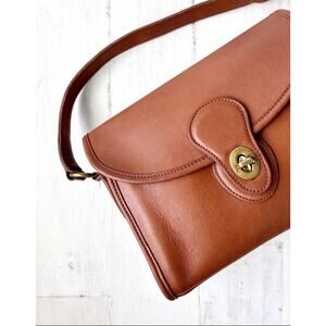 Vintage Coach Devon Bag 9908 
British Tan  Crossbody